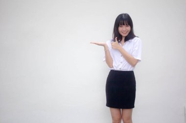 Taylandlı yetişkin üniversite üniforması güzel kız elini göster.