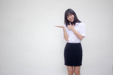 Taylandlı yetişkin üniversite üniforması güzel kız elini göster.