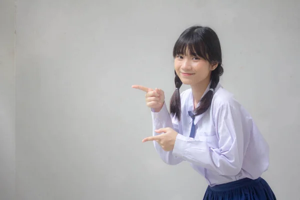 Retrato Tailandês Estudante Ensino Médio Uniforme Bela Menina Apontando — Fotografia de Stock