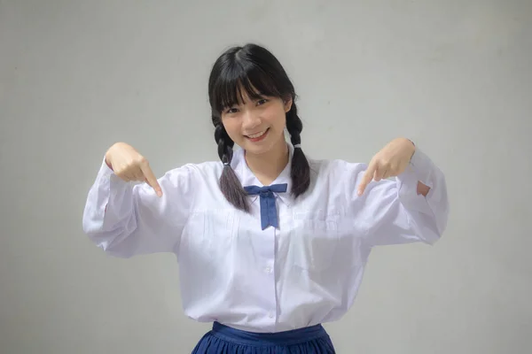 고교생의 아름다운 제복을 아름다운 소녀의 — 스톡 사진