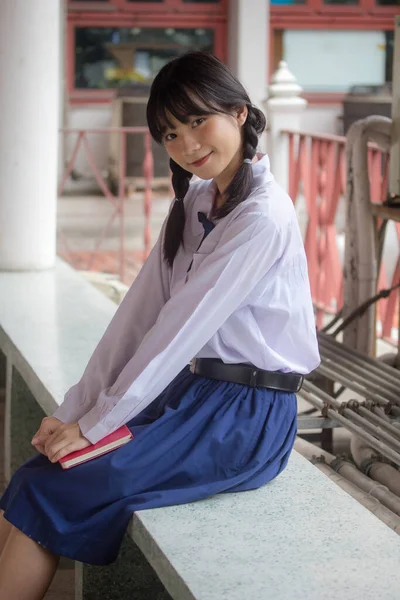 Tailandês Estudante Ensino Médio Uniforme Adolescente Linda Menina Feliz Relaxar — Fotografia de Stock