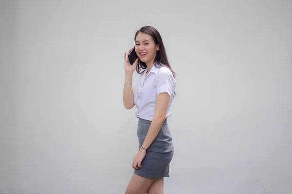 Retrato Mujer Trabajadora Tailandesa Camisa Blanca Llamando Teléfono Inteligente —  Fotos de Stock