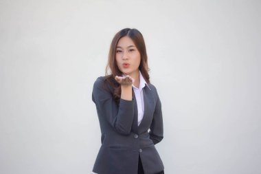 Taylandlı yetişkin ofis kızı portresi Öpücük gönder