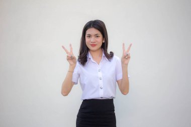 Taylandlı yetişkin üniversite üniforması güzel kız zaferi.