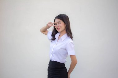 Taylandlı yetişkin üniversite üniforması güzel kız zaferi.