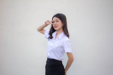 Taylandlı yetişkin üniversite üniforması güzel kız zaferi.