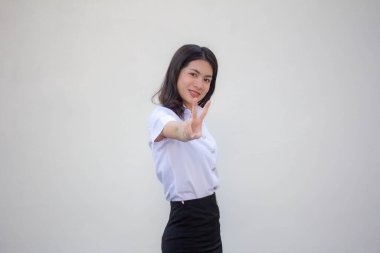 Taylandlı yetişkin üniversite üniforması güzel kız zaferi.