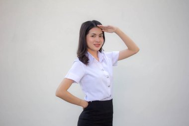 Taylandlı yetişkin üniversite üniforması güzel kız selamı.