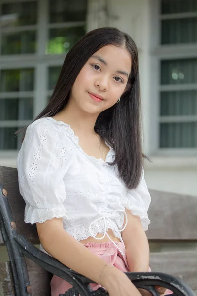 Asia Thai Teen Bianco Shirt Bella Ragazza Sorriso Relax — Foto Stock