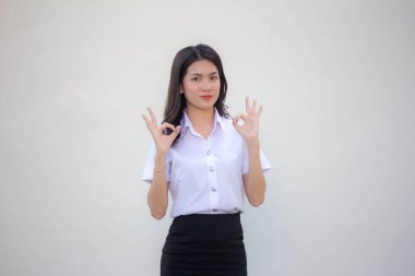 Taylandlı yetişkin üniversite üniforması güzel kız.