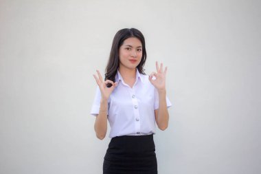 Taylandlı yetişkin üniversite üniforması güzel kız.