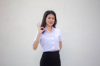 Taylandlı yetişkin üniversite üniforması güzel kız.