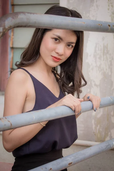 Ritratto Thai Adulto Bella Ragazza Rilassarsi Sorridere — Foto Stock