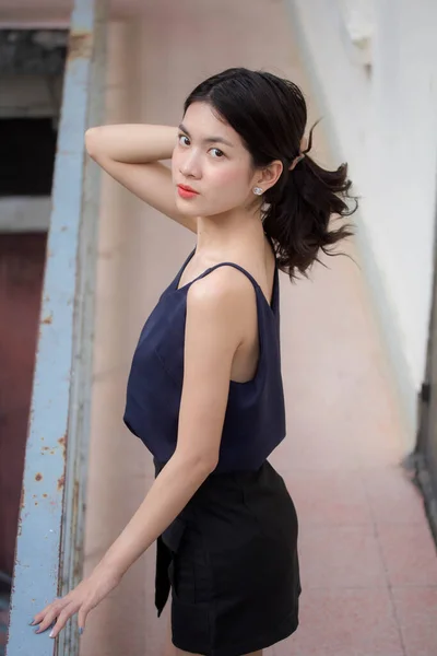 Ritratto Thai Adulto Bella Ragazza Rilassarsi Sorridere — Foto Stock