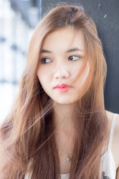 Retrato Tailandés Adulto Hermosa Chica Relajarse Sonreír — Foto de Stock