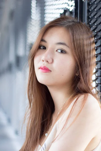 Ritratto Thai Adulto Bella Ragazza Rilassarsi Sorridere — Foto Stock