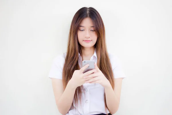 Retrato Tailandés Estudiante Adulto Universidad Uniforme Hermosa Chica Usando Teléfono —  Fotos de Stock