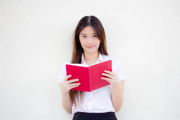 タイのポートレート大人学生大学制服美しいです女の子読書赤本 — ストック写真