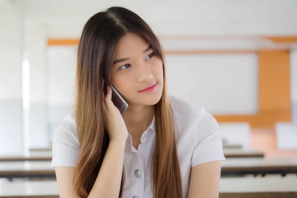 Retrato Tailandés Estudiante Adulto Universidad Uniforme Hermosa Chica Llamando Teléfono —  Fotos de Stock