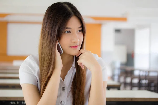 Portret Van Thai Volwassen Student Universiteit Uniform Mooi Meisje Bellen — Stockfoto