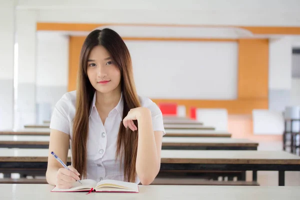 Retrato Tailandés Estudiante Adulto Universidad Uniforme Hermosa Chica Leyendo Libro — Foto de Stock
