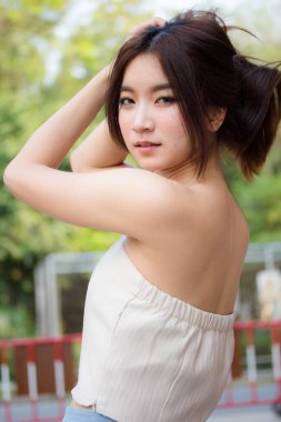 Tayland portresi yetişkin güzel kız rahatla ve gülümse