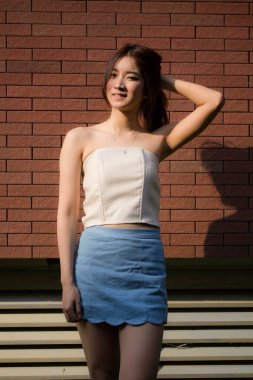 Tayland portresi yetişkin güzel kız rahatla ve gülümse