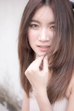 Tayland portresi yetişkin güzel kız rahatla ve gülümse