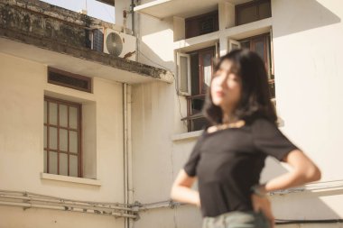 Vietnam Lisesi 'nin portresi. Güzel bir kız. Klasik tarzda mutlu.