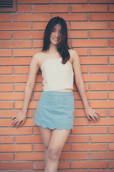 Tayland portresi yetişkin güzel kız rahatla ve gülümse