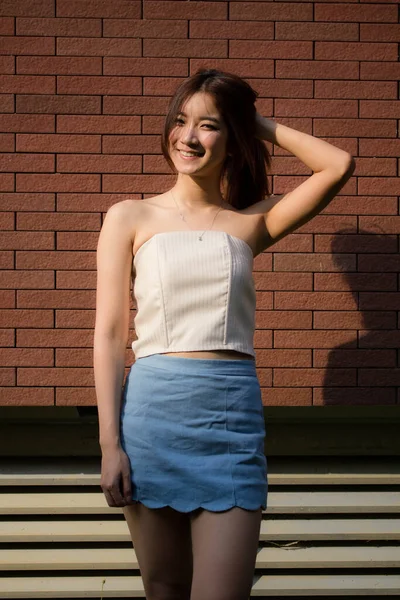 Portrét Thajského Porcelánu Dospělá Krásná Dívka Relaxovat Usmívat — Stock fotografie