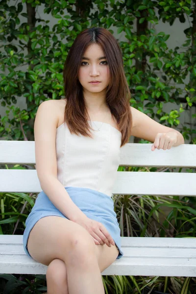 Retrato Tailandés China Adulto Hermosa Chica Relajarse Sonreír — Foto de Stock