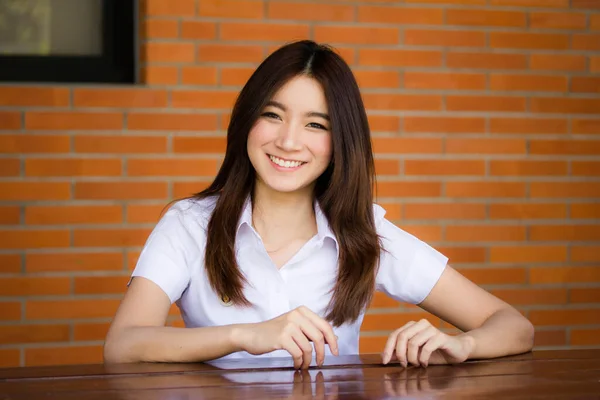 Portret Van Thai Volwassen Student Universiteit Uniform Mooi Meisje Ontspannen — Stockfoto