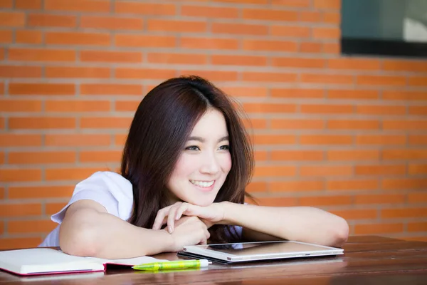 Portret Van Thai Volwassen Student Universiteit Uniform Mooi Meisje Ontspannen — Stockfoto