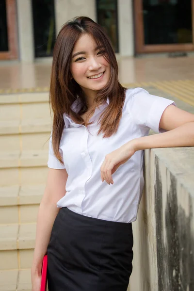 Retrato Tailandês Adulto Estudante Universidade Uniforme Bela Menina Relaxar Sorrir — Fotografia de Stock