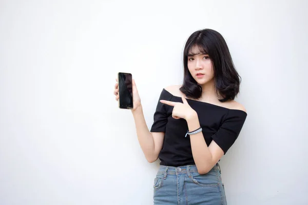 Retrato Tailandês Vietnam Adolescente Linda Menina Usando Seu Telefone Sorriso — Fotografia de Stock