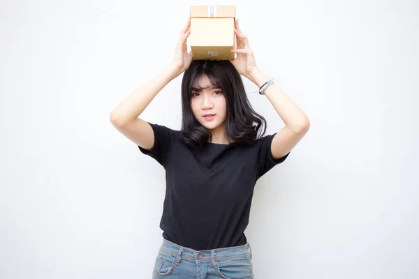 아름다운 소녀가 상자를 — 스톡 사진