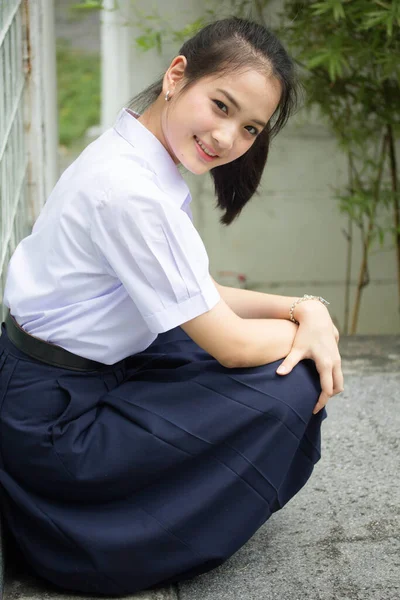 Portrait Thai Lycéen Uniforme Adolescent Belle Fille Heureux Détendre — Photo