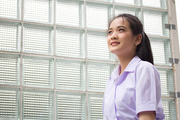 Retrato Tailandés Estudiante Secundaria Uniforme Adolescente Hermosa Chica Feliz Relajarse — Foto de Stock