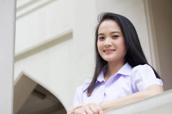 Retrato Tailandés Estudiante Secundaria Uniforme Adolescente Hermosa Chica Feliz Relajarse — Foto de Stock