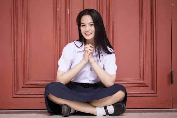 Retrato Tailandés Estudiante Secundaria Uniforme Adolescente Hermosa Chica Feliz Relajarse — Foto de Stock