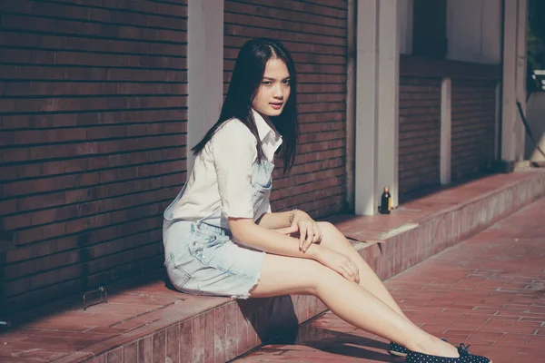 Asia Thai Teen White Shirt Beautiful Girl Smile Relax — Stock Photo, Image