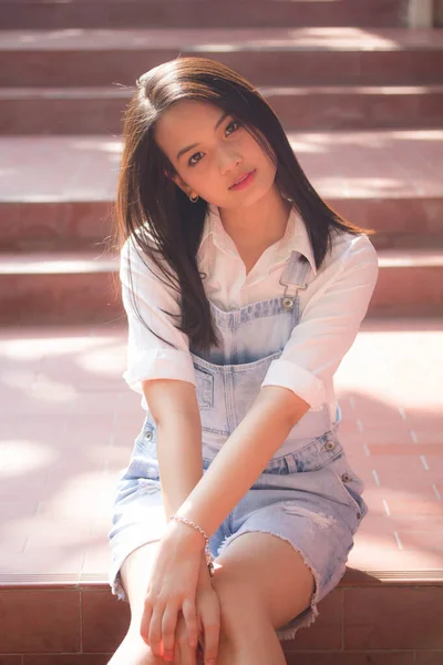 Asia Thai Teen Shirt Blanc Belle Fille Sourire Détendre — Photo