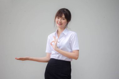 Taylandlı yetişkin üniversite üniforması güzel kız elini göster.