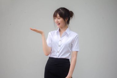 Taylandlı yetişkin üniversite üniforması güzel kız elini göster.