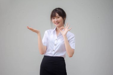 Taylandlı yetişkin üniversite üniforması güzel kız elini göster.