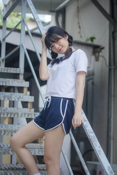 Thai Adolescent Belle Fille Japonais Sport Étudiant Uniforme Heureux Détendre — Photo