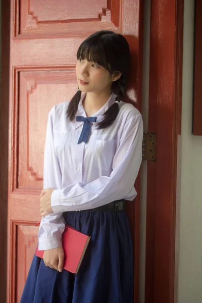 タイ高校生制服ティーン美しいです女の子幸せとリラックス — ストック写真