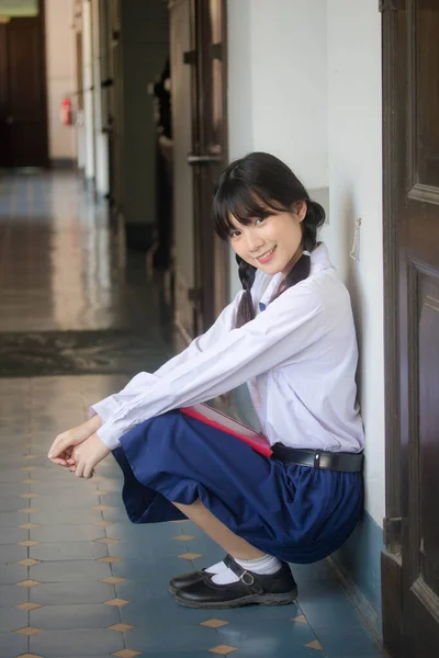 Retrato Tailandés Estudiante Secundaria Uniforme Adolescente Hermosa Chica Feliz Relajarse — Foto de Stock