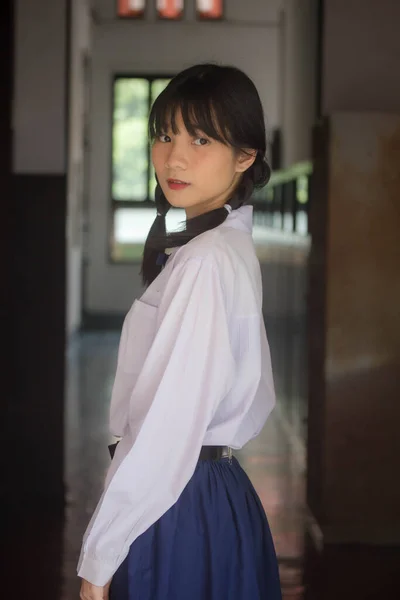 Портрет Тайської Старшокласниці Уніформа Підлітка Красива Дівчина Щаслива Розслабляється — стокове фото